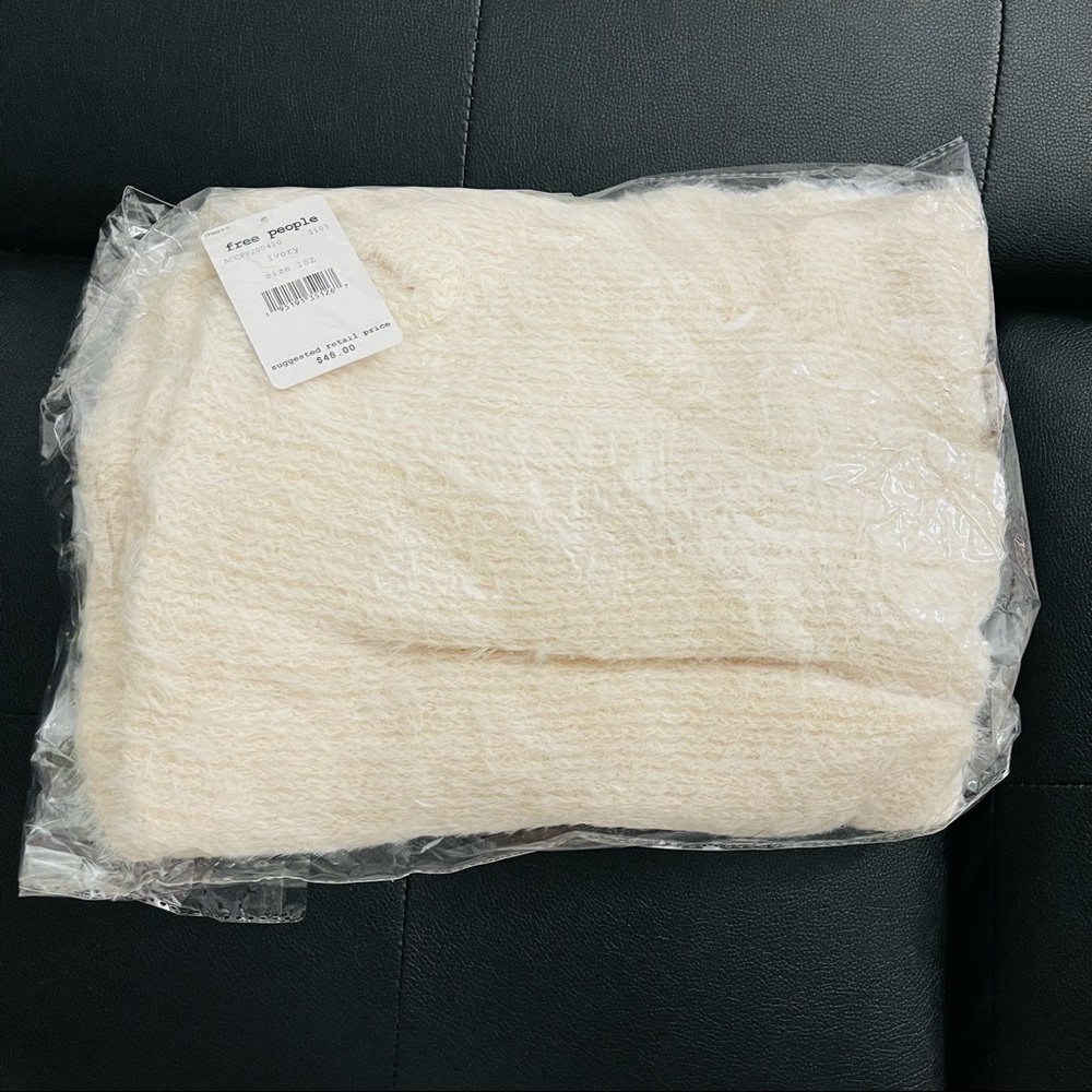 NWT✨Free People Women's Whisper Fringe Blanket Scarf ivory - Picture 2 of 5